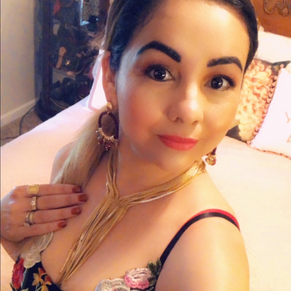 Meet your Posher, Raquel